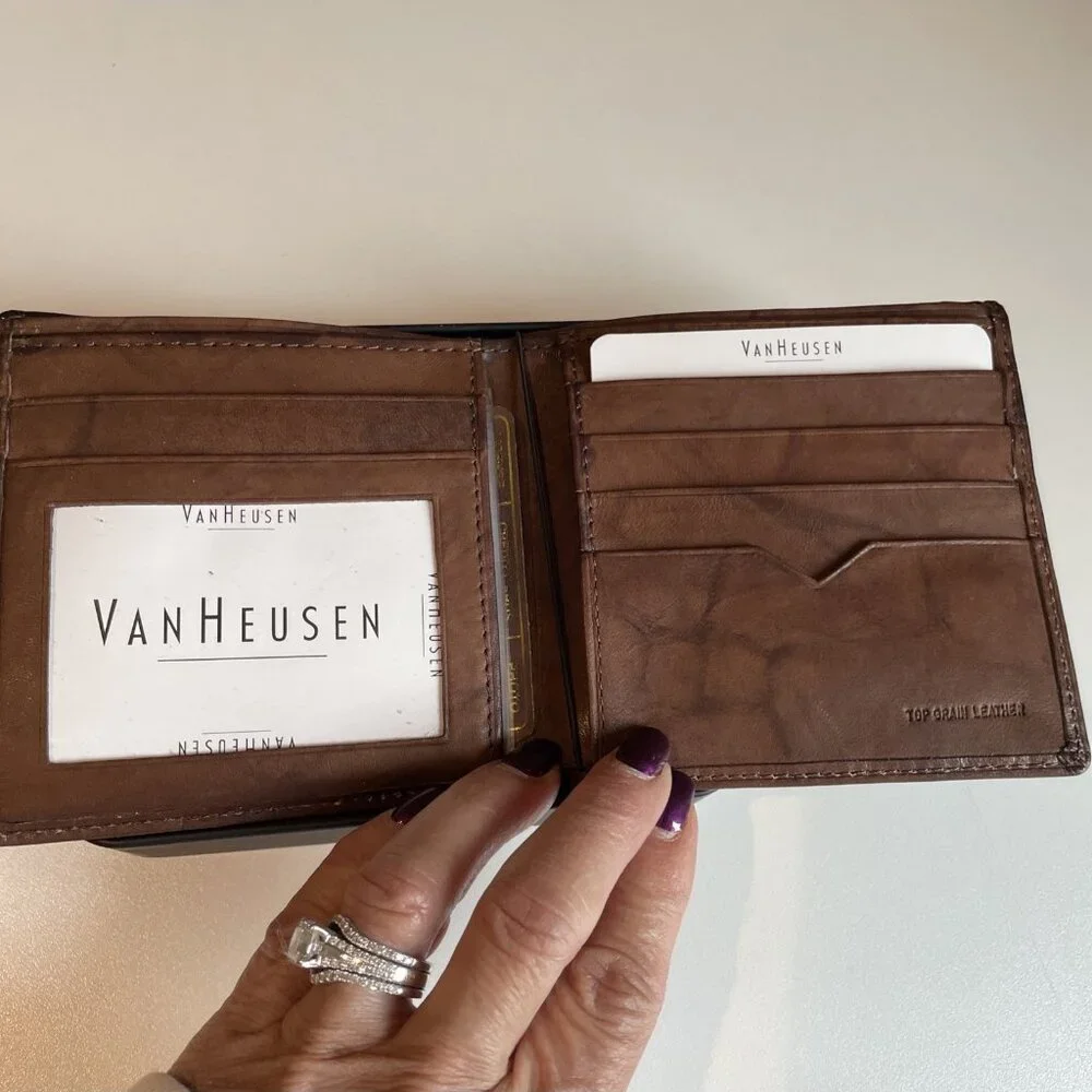 Van Heusen Men's Genuine Leather Hipfold Wallet Bifold Brown with Gift Tin